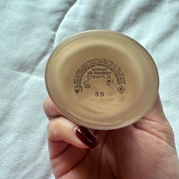 Armani Beauty Luminous Silk Foundation - Picture 2 of 3